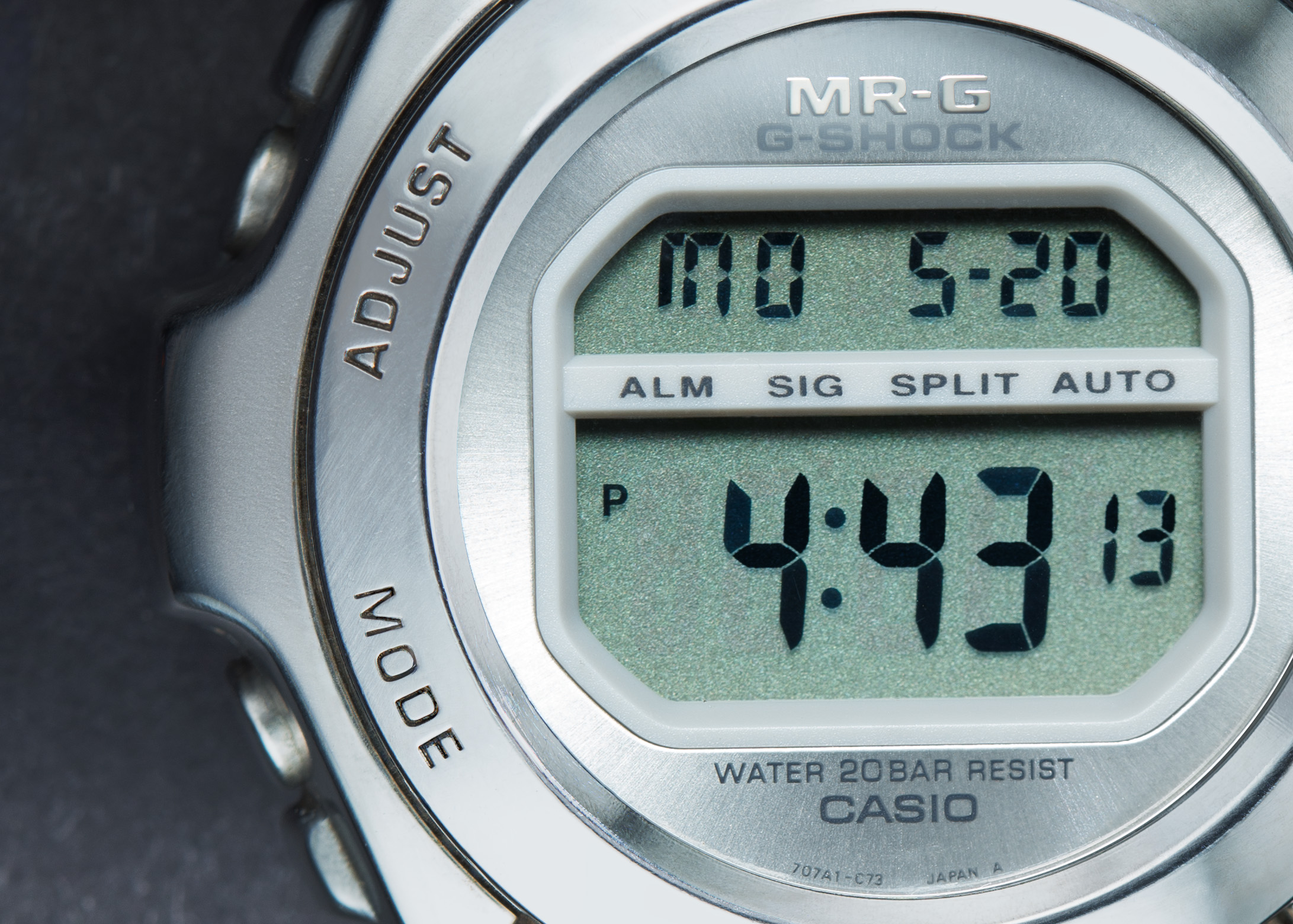 Watch photography: Vintage Casio MR-G 100 - Calme Studio