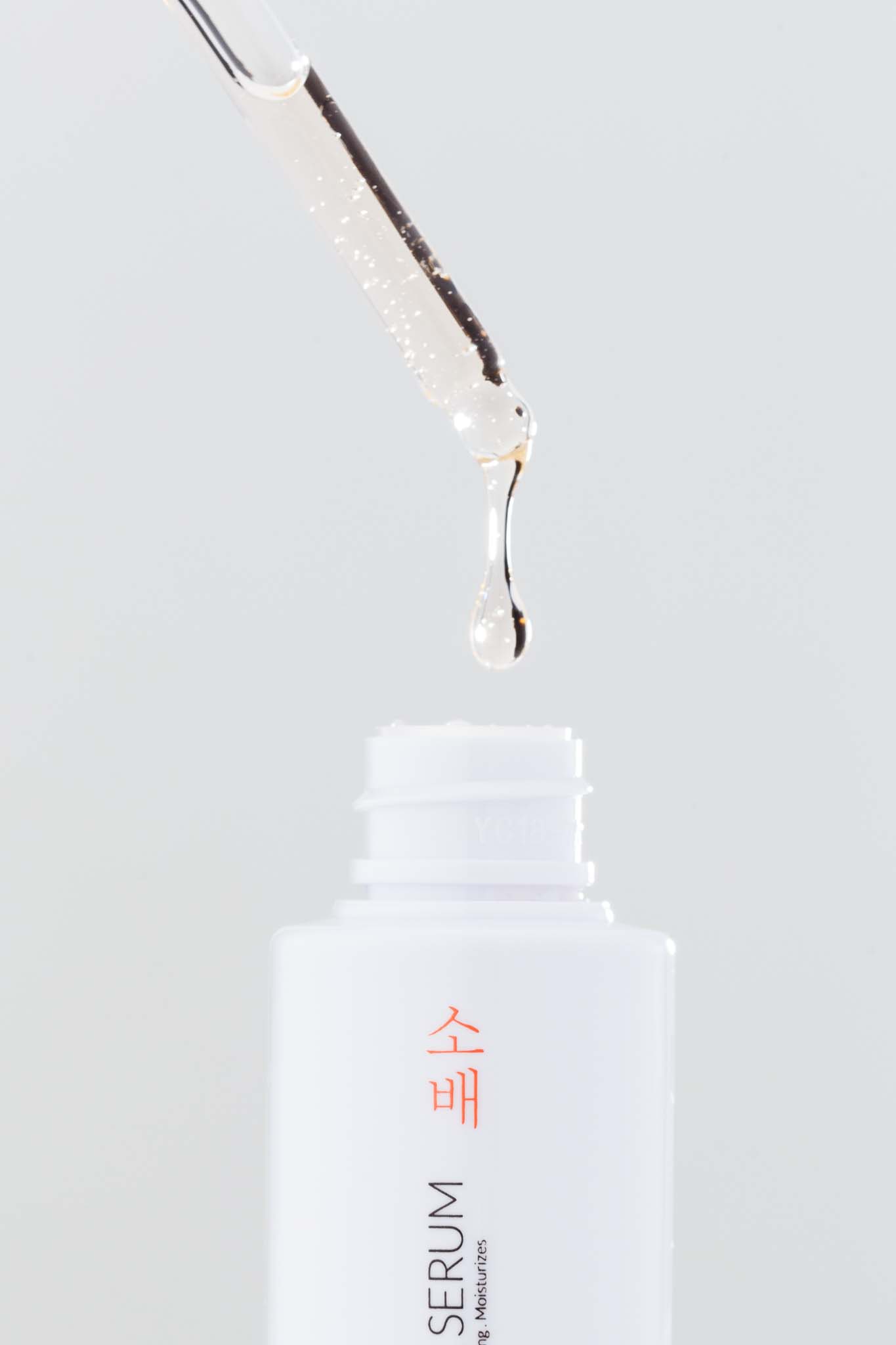 image of dripping serum into the bottle